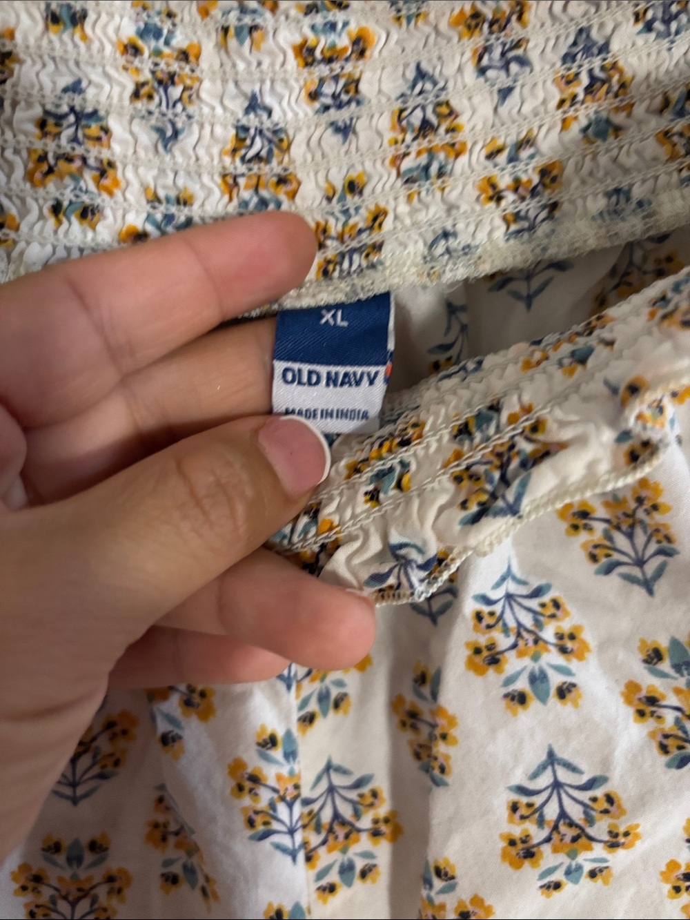 Old Navy White Floral Elastic-Waist Casual Shorts - Picture 3 of 5